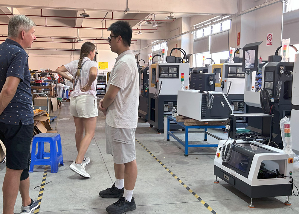 育菁桌面型數(shù)控機床